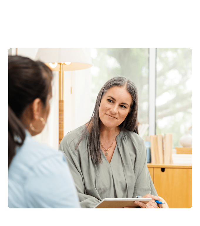 Health coach in conversation with an employee in a bright office.